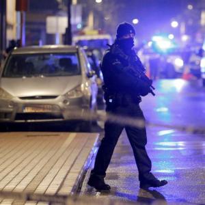 6 arrested in Brussels bombing probe; France foils terror plot