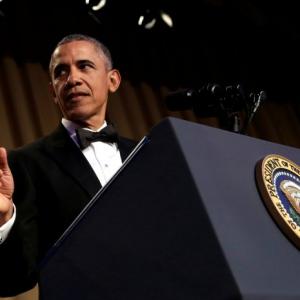Obama mocks self, scribes and rivals at final White House dinner gig