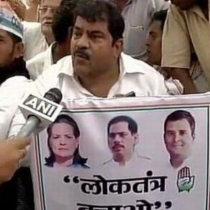 Vadra on Congress 'democracy march' posters, BJP calls it 'dynasty march'