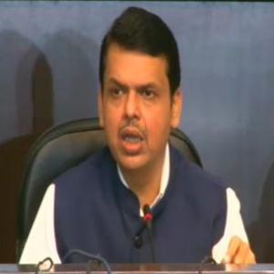 Fadnavis seeks Rs 10,000 crore from Centre to tackle Maha drought