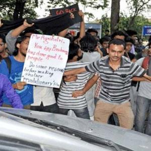 Clashes break out in Jadavpur University over screening film