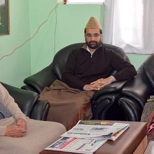 Kashmiri separatist leaders meet finally, decide to talk to 'stakeholders'