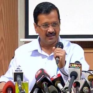 EC notice to Kejriwal for asking voters to take 'bribe'