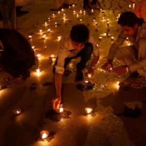 30 killed in sufi shrine blast in Pakistan