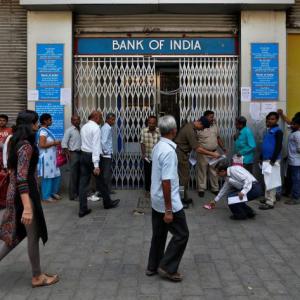 Cash crunch at banks continue
