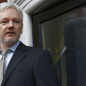 Ecuador grants citizenship to Assange