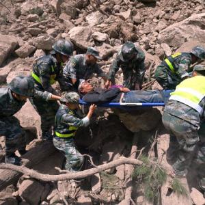 7-magnitude quake kills 19 in China, injures over 250