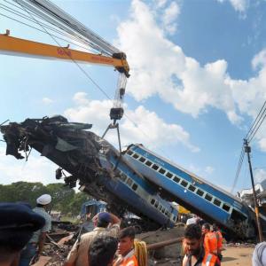 Locals turn heroes in Khatauli after train tragedy