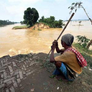 Floods continue to heap misery on Bihar, UP; toll rises to 341 and 82