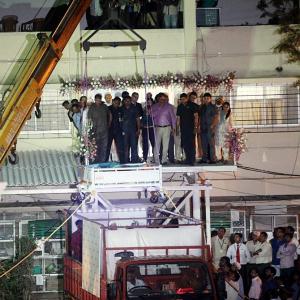 500-kg Egyptian woman in Mumbai for treatment, lifted by crane
