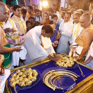 KCR's thanksgiving: Gold worth Rs 5 crore for gods