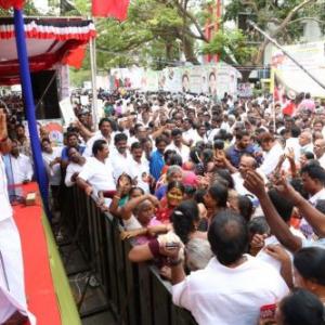 Team OPS sit on day-long fast to demand probe into Jaya's death