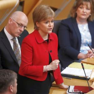 Scotland's lawmakers back new independence referendum
