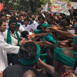 Rahul meets protesting TN farmers, slams PM