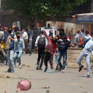 1 killed, 30 hurt in clashes after killing of Hizbul chief Sabzar Bhat