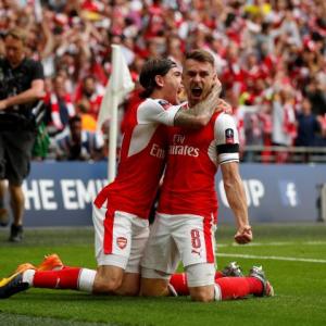 Arsenal edge Chelsea to lift FA Cup