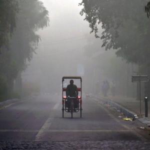 PHOTOS: Smog turns Delhi into a 'gas chamber'