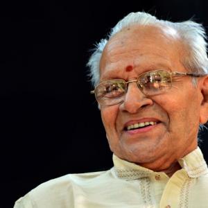 Kathakali maestro Vasudevan Nair collapses during performance, dies