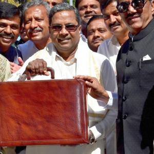 Ahead of K'taka polls, Siddaramaiah rolls out sops in budget