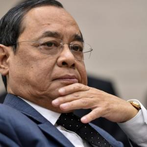Woman accusing CJI of abuse appears before panel