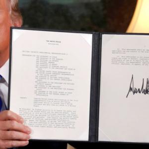 Trump dumps 'rotten' Iran nuclear deal