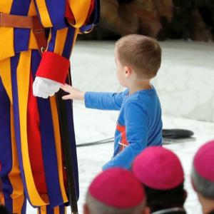 PHOTOS: When Pope Francis was interrupted by a 6-yr-old