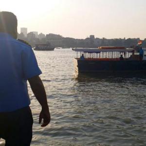 1 drowns as boat capsizes off Mumbai coast near Shivaji statue site