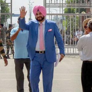 Cabinet colleagues want Sidhu to quit for remark on CM