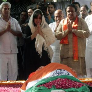 Sushma Swaraj cremated, daughter performs last rites