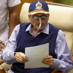Ailing Parrikar presents Goa budget, says high on josh, fully in hosh
