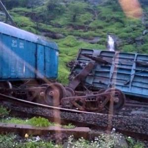 Goods train derails between Mumbai-Pune, services hit