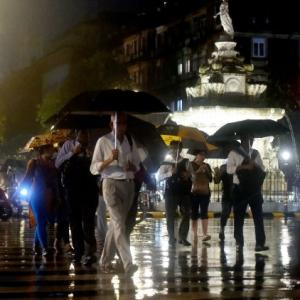 17 flights diverted as heavy rains lash Mumbai