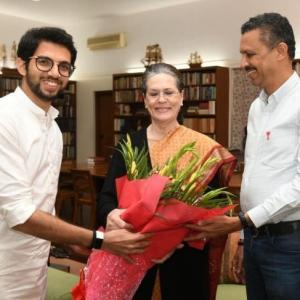 Aaditya invites Sonia, Manmohan to Uddhav swearing-in