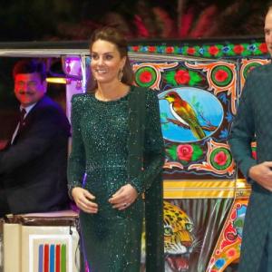 Kate, William hitch a ride in a rickshaw in Pakistan