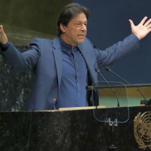 India must lift inhuman curfew in Kashmir: Pak PM