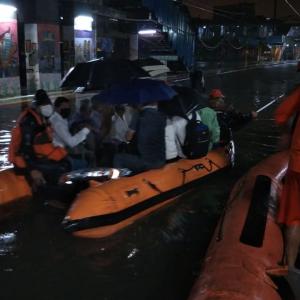 PIX: NDRF rescues passengers stranded on Mumbai train