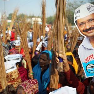 AAP's jhaadu sweeps Delhi: LEADS/RESULTS