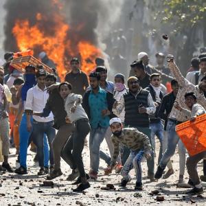 Delhi 'very tense', fresh stone pelting reported