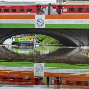 1 dead as rains lash Delhi, bus stuck under bridge