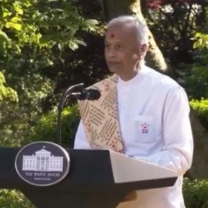 Vedic Shanti Path at White House for Covid patients