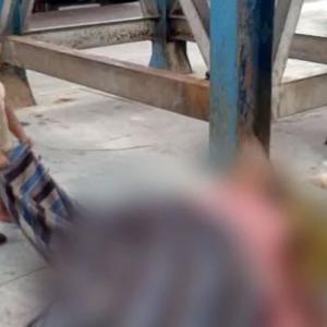 Shocking! Baby tries to wake dead mother at station
