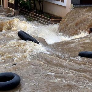 Monsoon fury throws life out of gear in Hyderabad