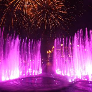 This amazing Dubai fountain broke the world record!