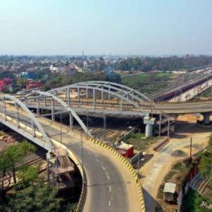 Bridge or no bridge, Biharis always reach destination