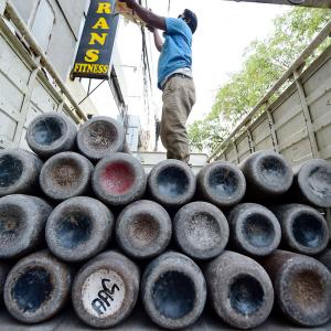 UP, Haryana blocking Delhi's oxygen supply: Sisodia