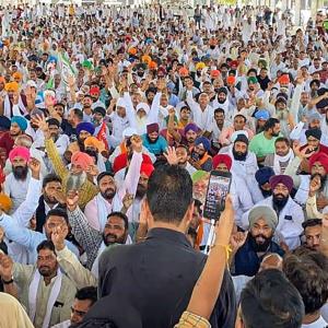 Khattar, Amarinder exchange words over farmers' stir