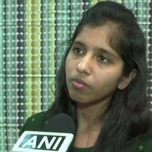 Kejriwal's daughter duped online while selling sofa