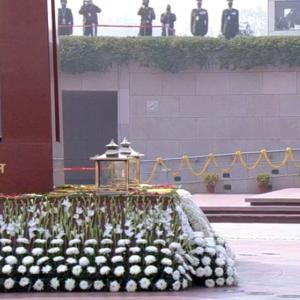 R-Day: Modi pays tribute to soldiers at War Memorial