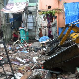 Mum bldg collapse: Man survives, but loses 9 relatives