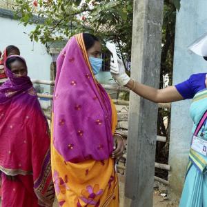 Bengal votes amid sporadic violence, EVM glitches
